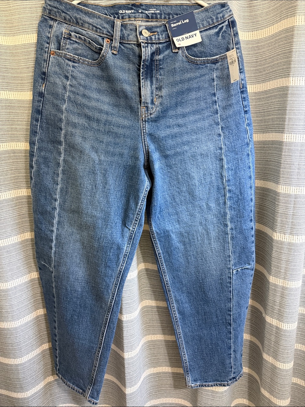 Old Navy Women's Barrel Leg Cropped Jeans in Medium Blue Wash